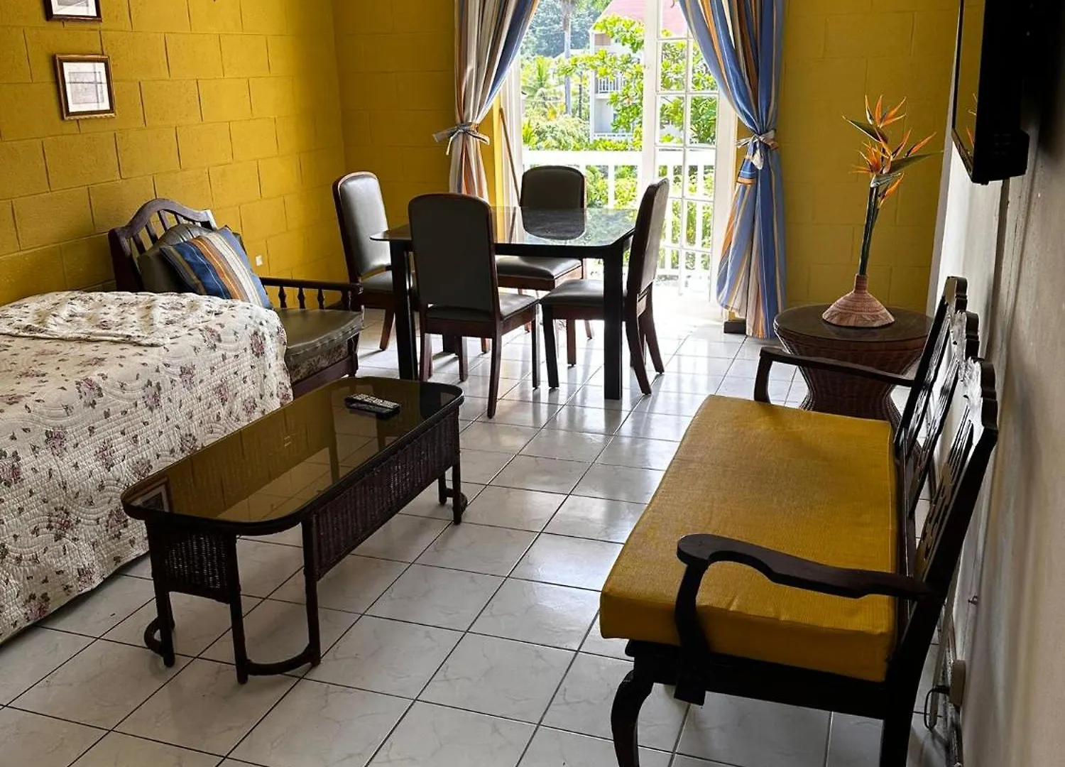 Sweets Seaview Ocho Rios Daire